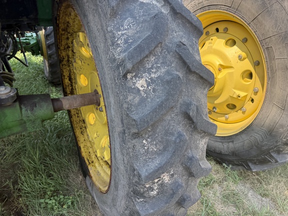 2007 John Deere 7320 Tractor