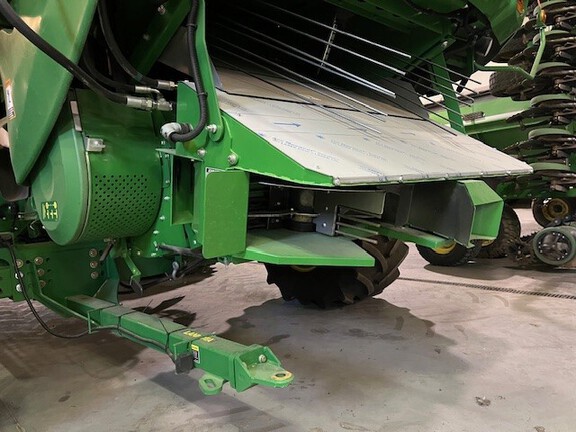 2017 John Deere S680 Combine
