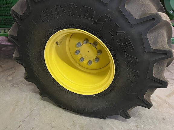 2017 John Deere S680 Combine