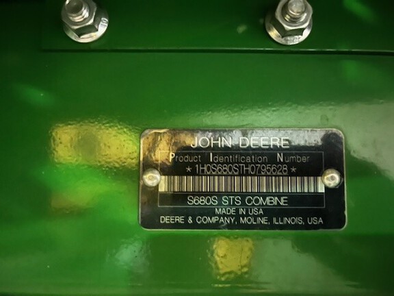 2017 John Deere S680 Combine