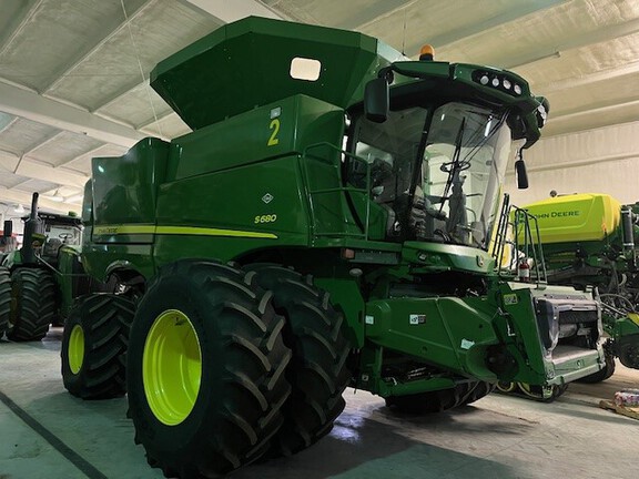 2017 John Deere S680 Combine