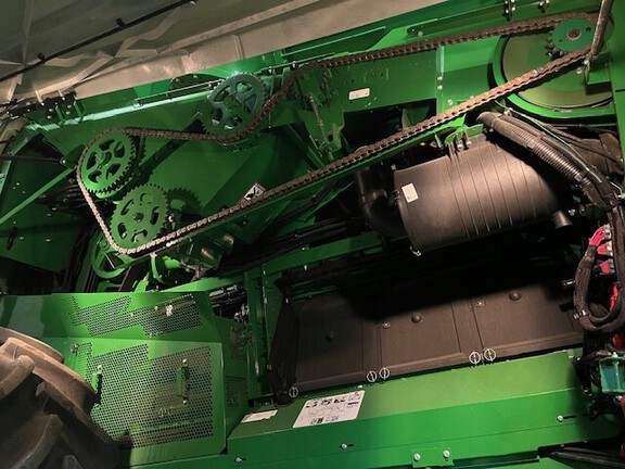 2017 John Deere S680 Combine