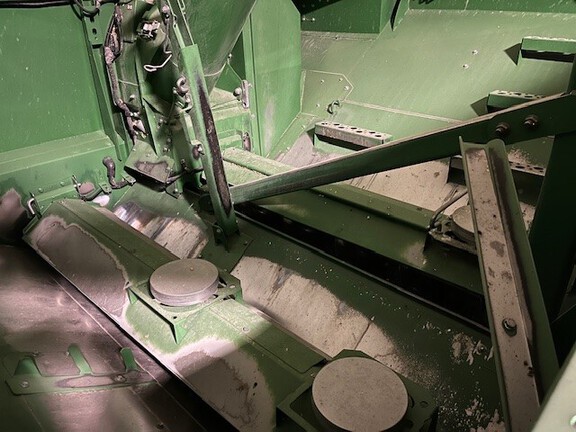 2017 John Deere S680 Combine