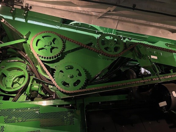 2017 John Deere S680 Combine