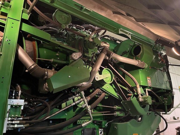 2017 John Deere S680 Combine
