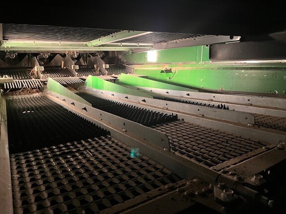 2017 John Deere S680 Combine