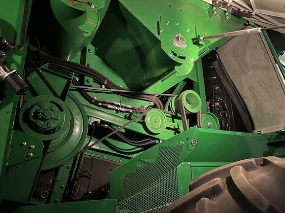 2017 John Deere S680 Combine