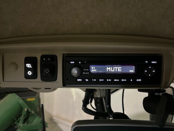 2017 John Deere S680 Combine