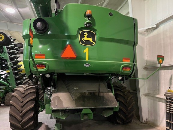 2017 John Deere S680 Combine