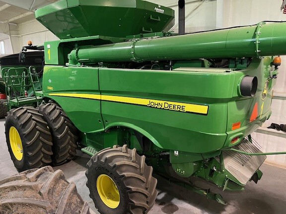 2017 John Deere S680 Combine