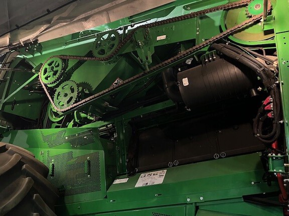 2017 John Deere S680 Combine