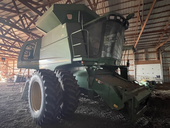 2004 John Deere 9660 STS Combine