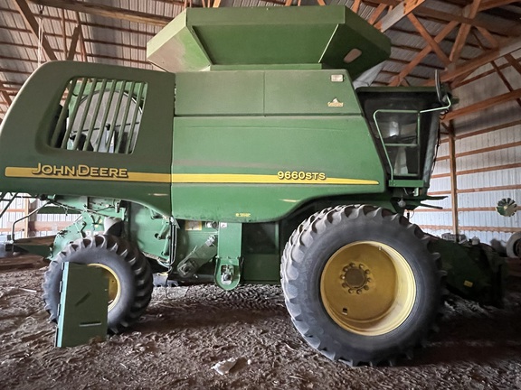 2004 John Deere 9660 STS Combine
