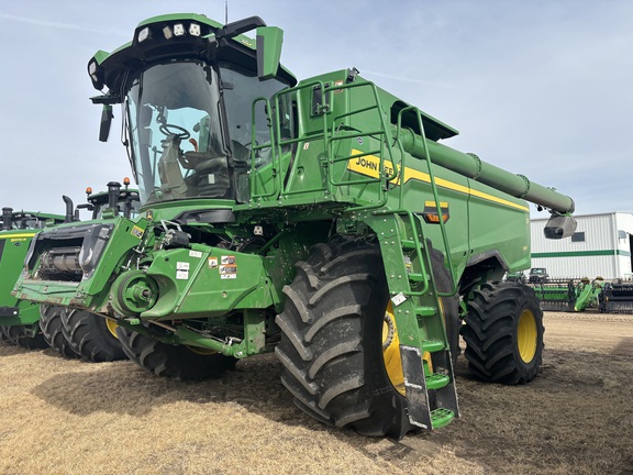 2025 John Deere S7 700 Combine