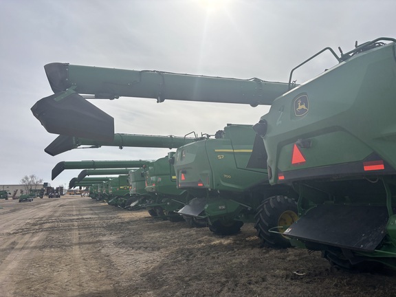 2025 John Deere S7 700 Combine