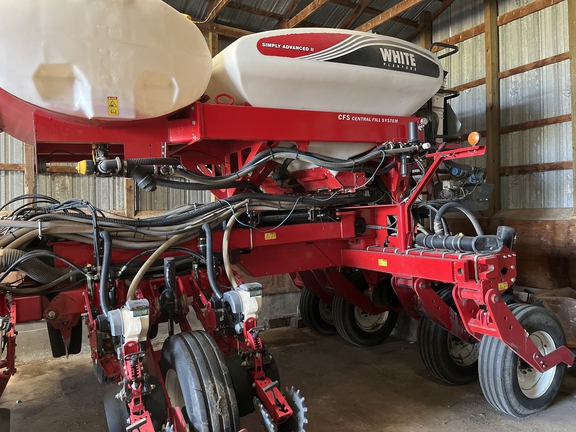 2019 AGCO White 9824 Planter