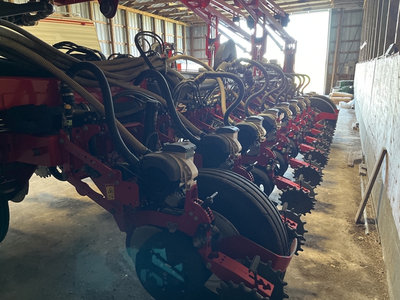 2019 AGCO White 9824 Planter