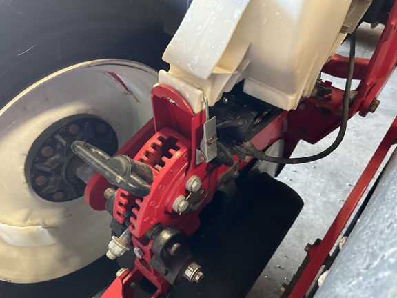 2019 AGCO White 9824 Planter