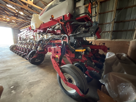 2019 AGCO White 9824 Planter