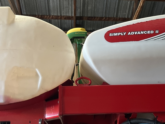 2019 AGCO White 9824 Planter