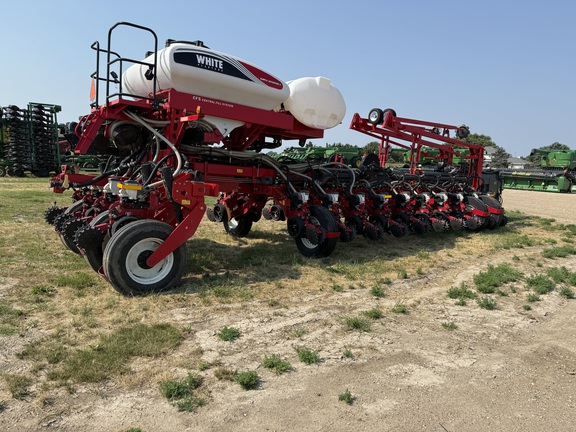 2019 AGCO White 9824 Planter