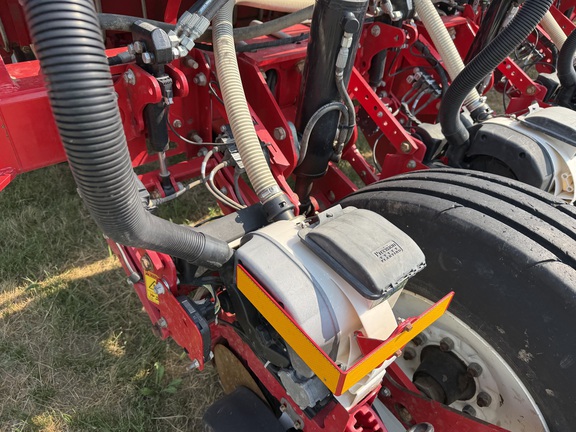 2019 AGCO White 9824 Planter