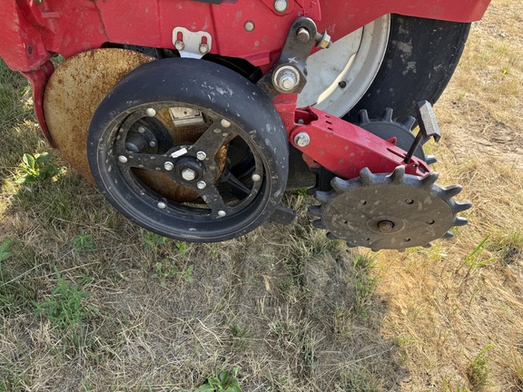 2019 AGCO White 9824 Planter