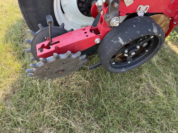 2019 AGCO White 9824 Planter