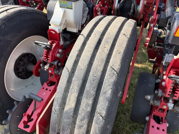 2019 AGCO White 9824 Planter