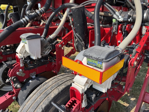 2019 AGCO White 9824 Planter
