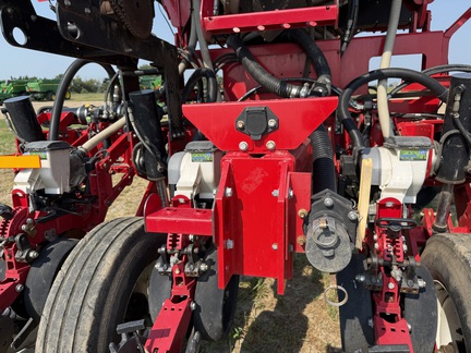 2019 AGCO White 9824 Planter