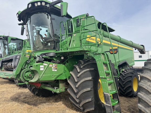 2025 John Deere S7 700 Combine