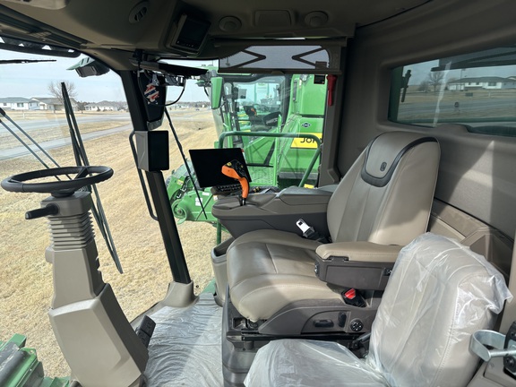 2025 John Deere S7 700 Combine