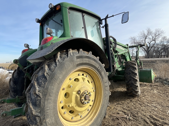 2010 John Deere 7330 Tractor