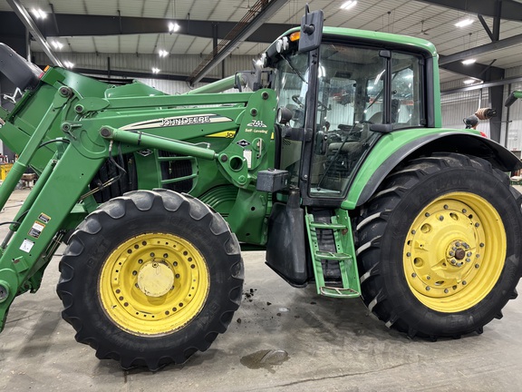 2010 John Deere 7330 Tractor