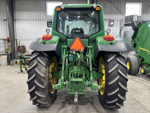 2010 John Deere 7330 Tractor