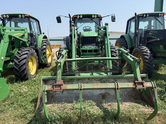 2010 John Deere 7330 Tractor