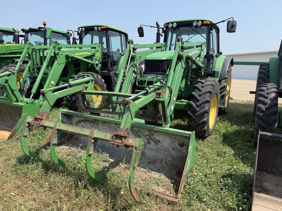 2010 John Deere 7330 Tractor