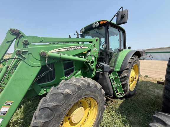2010 John Deere 7330 Tractor