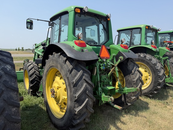 2010 John Deere 7330 Tractor