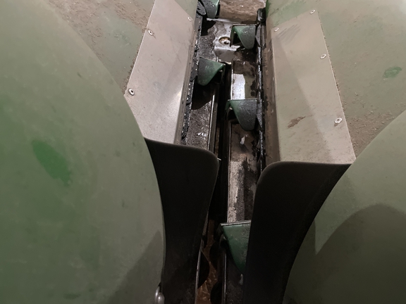 2014 John Deere 608C Header Corn Head