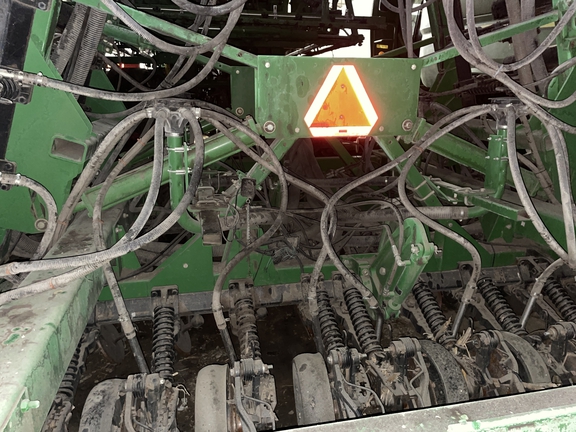 2002 John Deere 1860 Air Seeder
