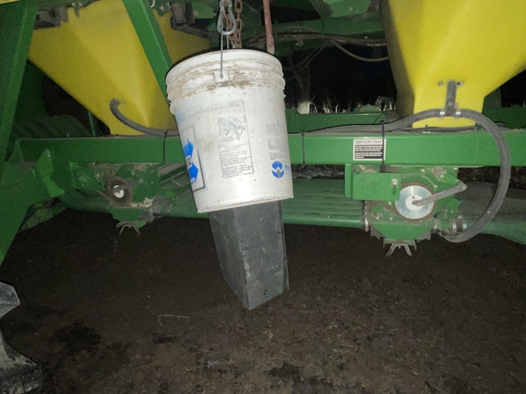 2002 John Deere 1860 Air Seeder