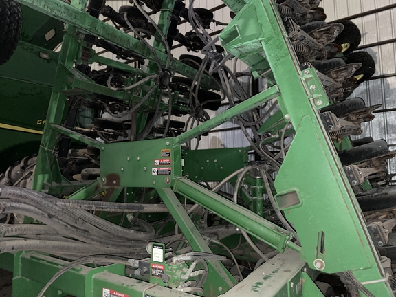 2002 John Deere 1860 Air Seeder