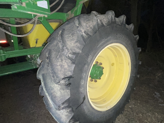 2002 John Deere 1860 Air Seeder