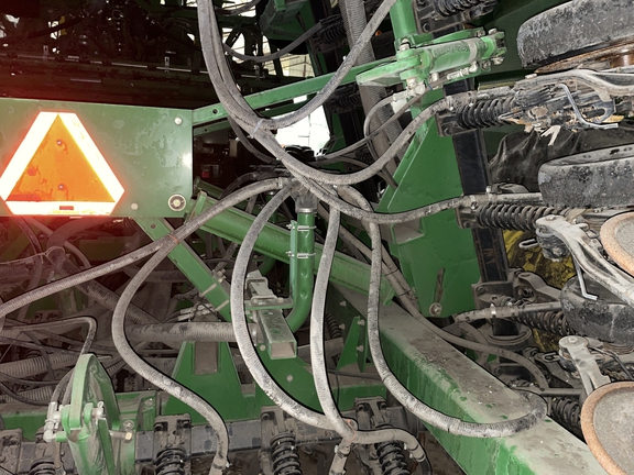 2002 John Deere 1860 Air Seeder