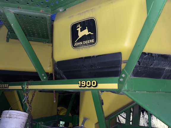 2002 John Deere 1860 Air Seeder