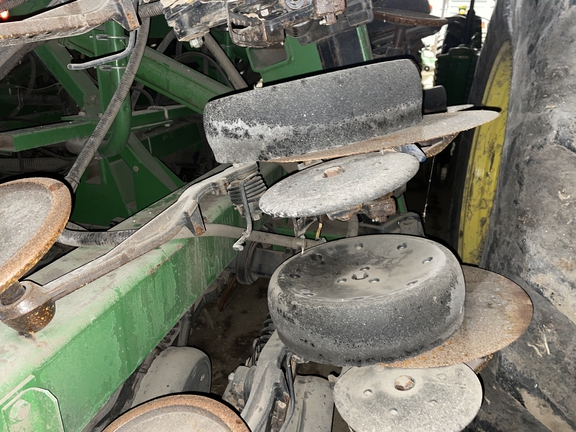 2002 John Deere 1860 Air Seeder