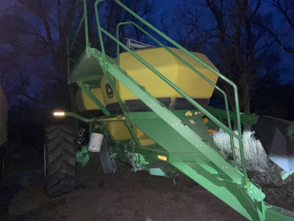 2002 John Deere 1860 Air Seeder