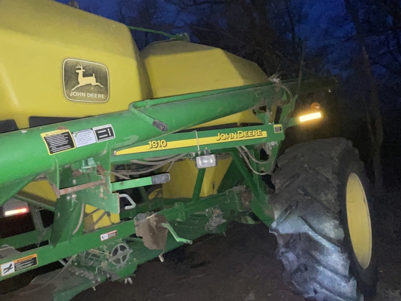 2002 John Deere 1860 Air Seeder